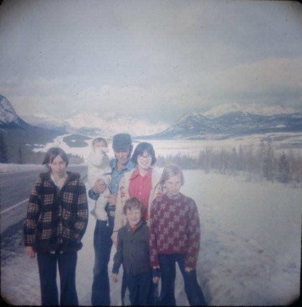 betscottdickrobbarbrick.jpg - The whole fam hanging out in the Rockies (Mom's behind the camera).