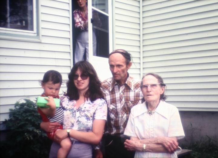 fourgenerations.jpg - A four generation photo.  Richard, Barb, Dad & Gramma Bradshaw