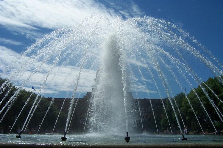 waterfountainattheledge.jpg - The fountain at the Alberta Legislature.