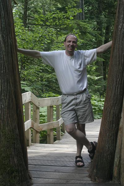 IMG_0123.JPG - Me between two giant cedars.