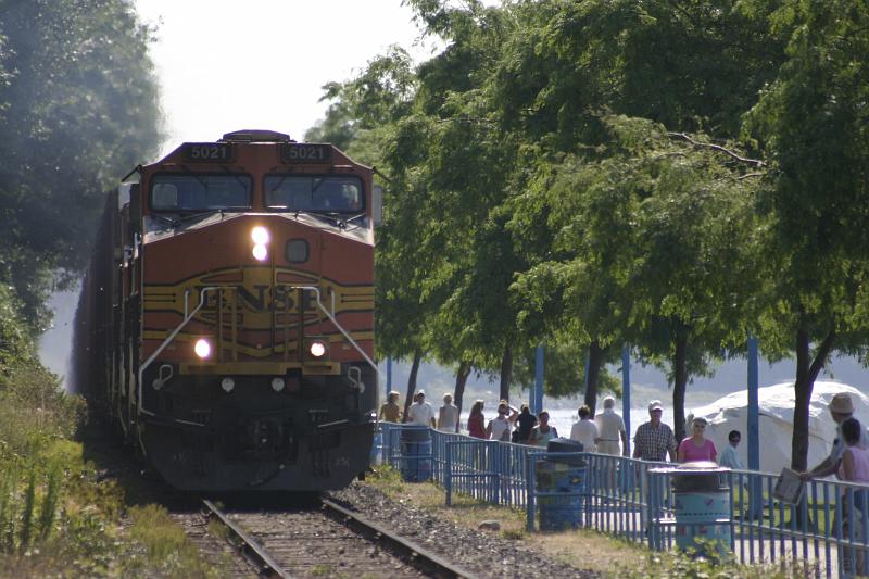 IMG_0333.JPG - The train at White Rock