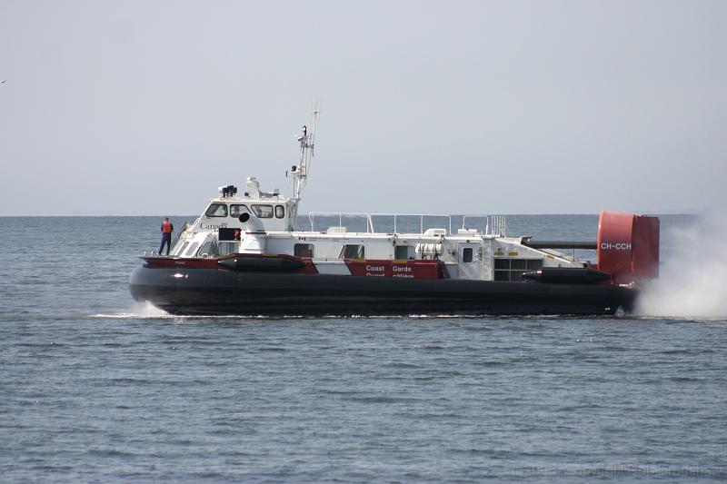 IMG_0344.JPG - A Coast Guard hovercraft (White Rock BC)