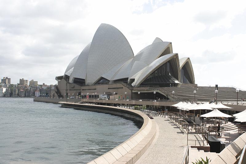 IMG_3935.JPG - And of course the world-famous Sydney Opera House.