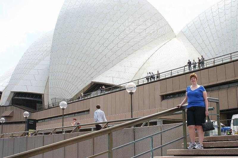 IMG_3959.JPG - Barb with the opera house