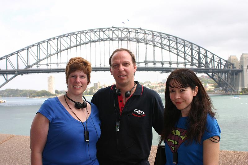 IMG_3969.JPG - Barb, me & Barbra in front of Harbour Bridge