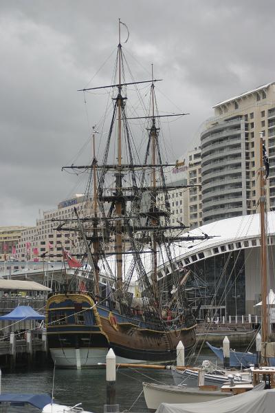 IMG_4098.JPG - A replica of Capitan Cook's ship